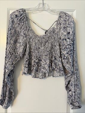 vestique Smocked Long Sleeve Crop Top in White and Navy Abstract Print